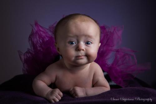 Lapsikuvaus - tyttö virnistää