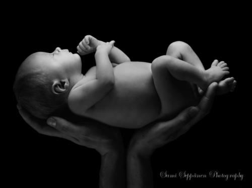 Lapsikuvaus - vauva käsillä