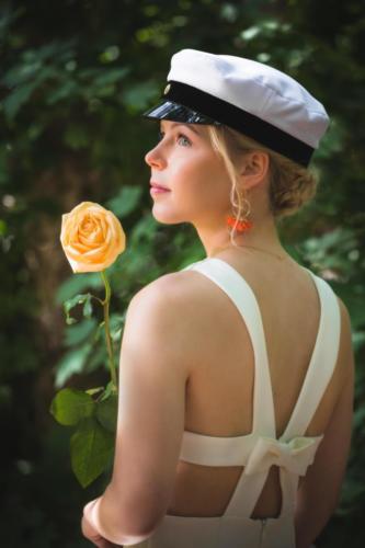 Ylioppilaskuva ylioppilas kasvitieteellisessä puutarhassa