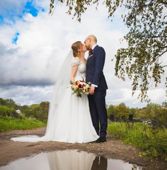 Hääpari ja heijaste